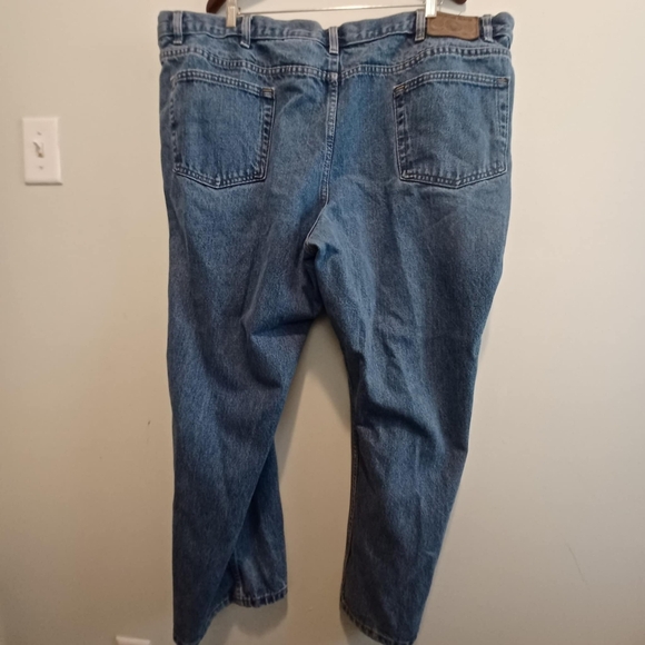 Men’s Eddie Bauer 48x32 Relaxed Fit Medium Wash Blue Premium Denim Jeans - Picture 2 of 8